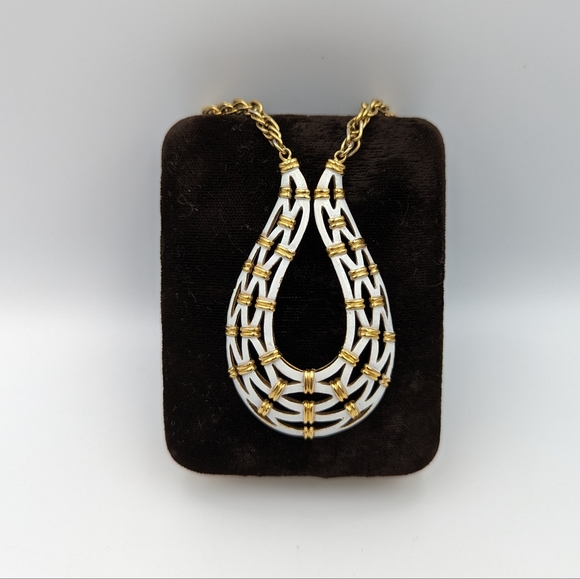 Vintage White Enamel Necklace by Crown TRIFARI - Picture 6 of 10